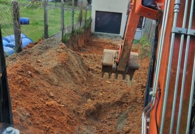 Location Travaux avec mini pelle. Hitachi à Le mee sur seine