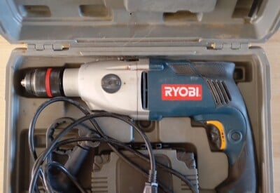 Location Perceuse à percussion 1050W Ryobi à Mouroux