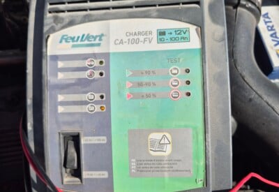 Location Chargeur de batterie électrique Autre à Paron