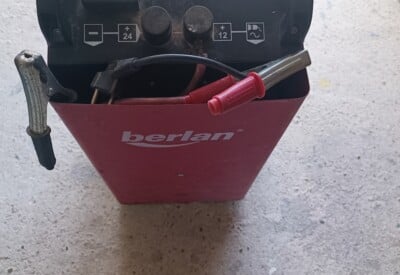 Location Chargeur de batterie électrique Autre à Gailhan