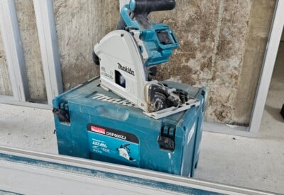 Location Scie plongeante électrique Makita à Pluvigner