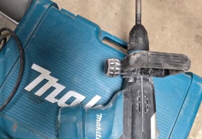 Location Burineur perforateur électrique Makita à Saint-Sauveur-de-Puynormand