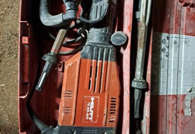 Location Marteau piqueur électrique Hilti à Le Vigen