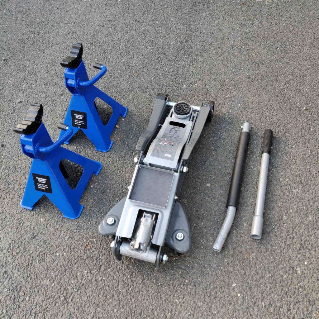 Location outil Cric hydraulique 2t + 2 chandelles 2t près de Montaigu-Vendée
