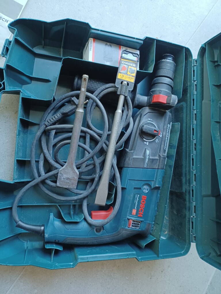 Location outil Perforateur burineur électrique Bosch près de Saint-Germain-au-Mont-d'Or