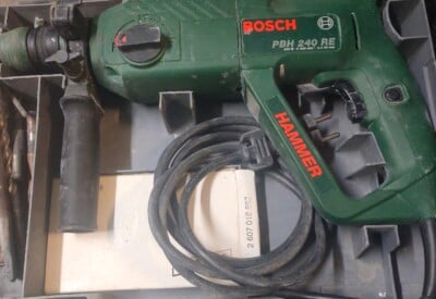 Location Je dispose d un perforateur Bosch SDS avec forêt béton Bosch à Saint-Sébastien-de-Morsent