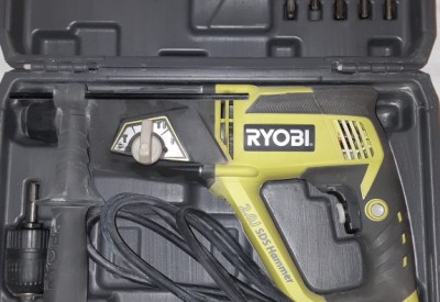 Location Perforateur ryobi sds+ avec fil à Ennery