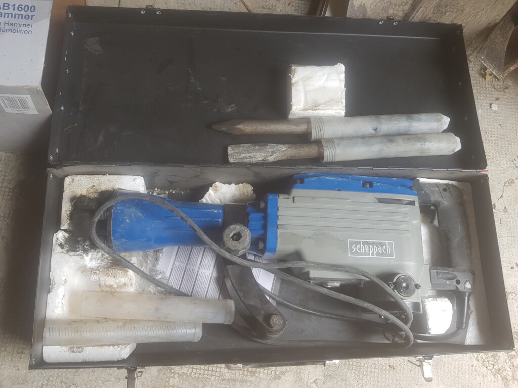 Location outil Marteau piqueur électrique Autre près de Chizé
