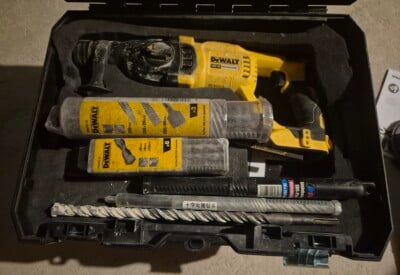 Location Perforateur électrique Dewalt à La Fare-les-Oliviers