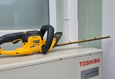 Location Taille haie électrique Dewalt à Montagnat