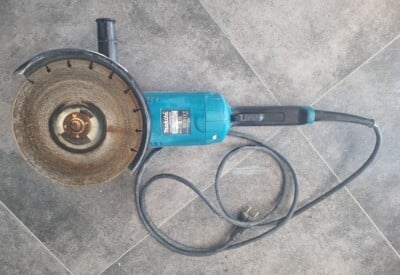 Location Meuleuse 230mm Makita à Castries