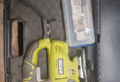 Location Scie sauteuse pendulaire Filaire Ryobi à Lyon