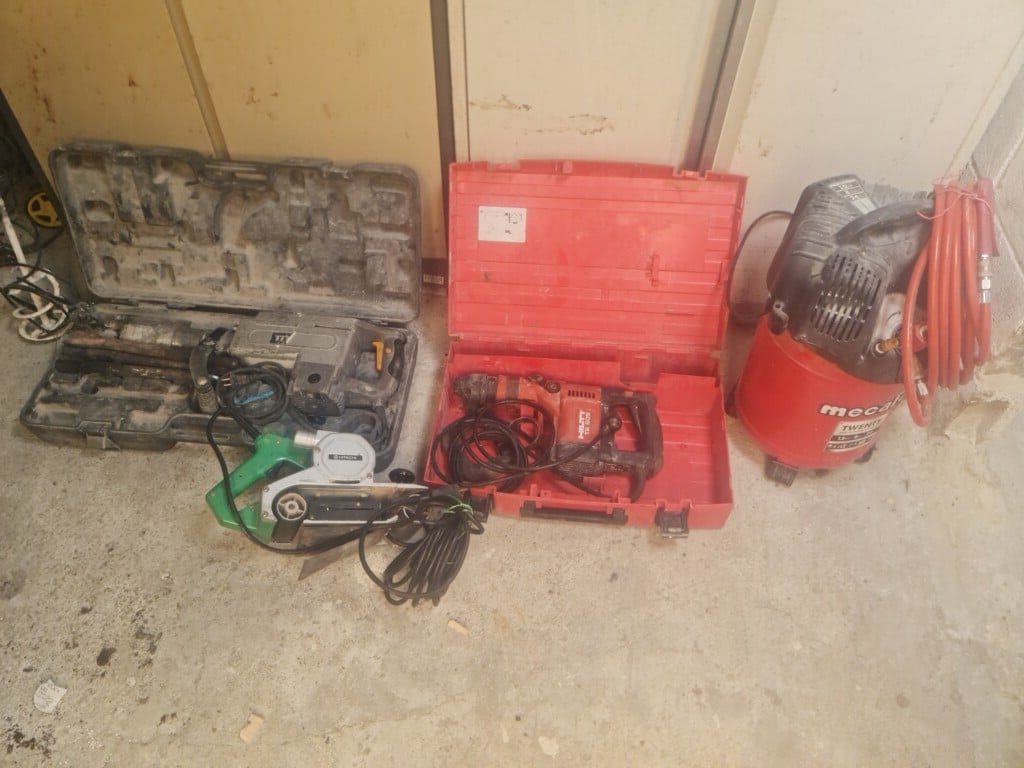 Location Marteau piqueur électrique Hilti à Beuvrages