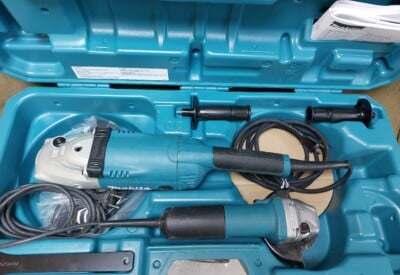 Location Meuleuse 230mm Makita à Meyrieu-les-Étangs