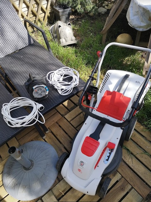 Location outil Tondeuse electrique près de Châtelaillon-Plage