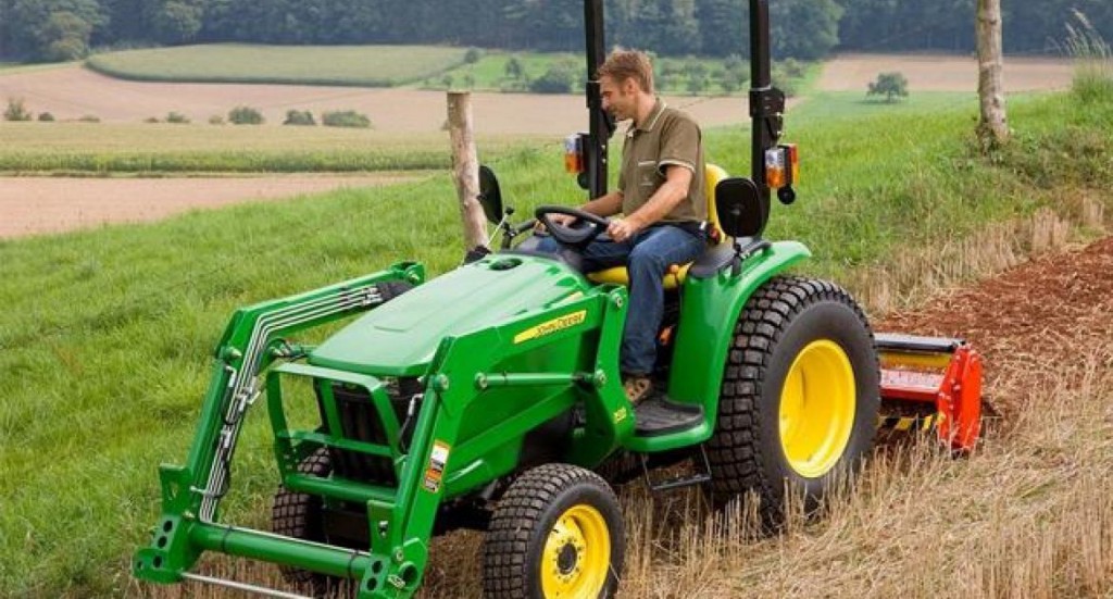 Location outil Tracteur avec chauffeur Autre près de Villeneuve-sur-Fère