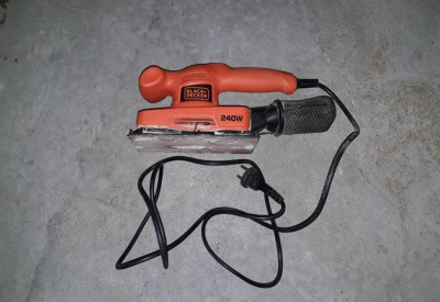 Location Ponceuse vibrante black et decker 240w à Anglet