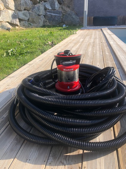 Location outil Pompe immergée d'évacuation eaux chargées et eaux claires + tuyau 25m diam 33mm près de Saint-Rambert-d'Albon