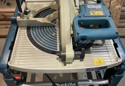Location Scie sur table et coupe d'onglets Makita LF1000 Makita à Soultzmatt