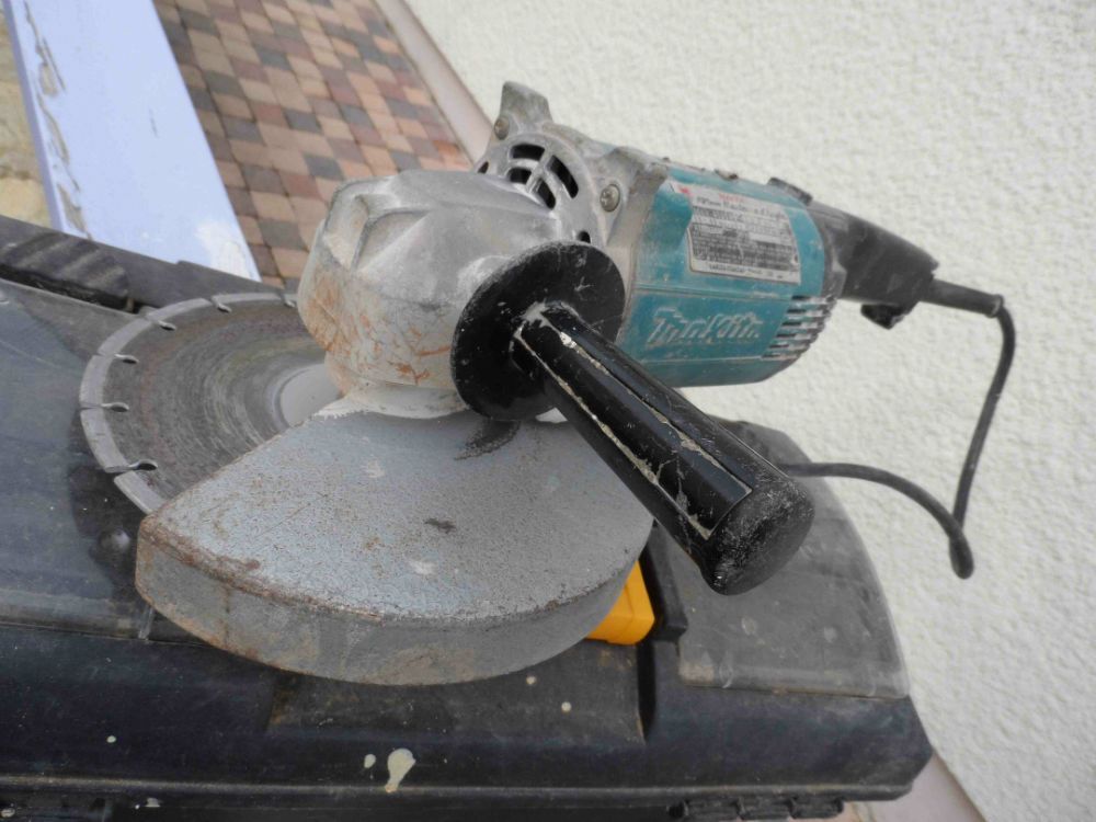 Location outil Meuleuse makita près de Angers
