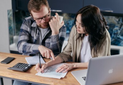 Comparer deux devis de menuiseries sans se tromper : guide pratique pour un choix éclairé