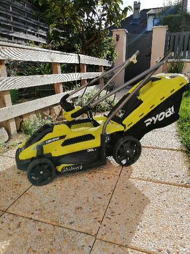 Location outil Tondeuse à gazon électrique Ryobi près de Franconville