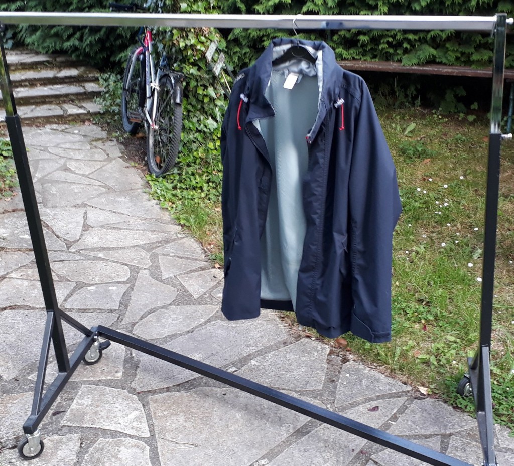 Location outil Location portants penderie porte-manteaux idéal brocante à pertir de 6€ près de Taverny