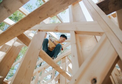 Travaux de charpente à Nice : techniques locales et équipements indispensables