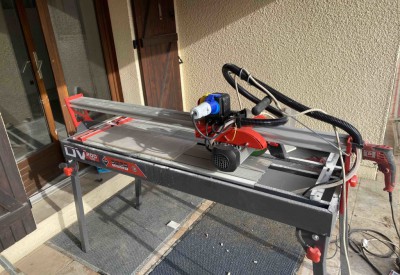 Location Scie de carrelage radiale rubi dv200 à Biscarrosse
