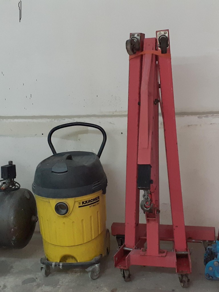 Location outil Grue de garage - chèvre d'atelier près de Roquevaire