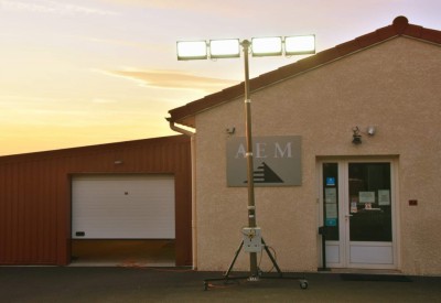 Location Mât à déploiement pneumatique avec éclairage led à Le Monastier-sur-Gazeille