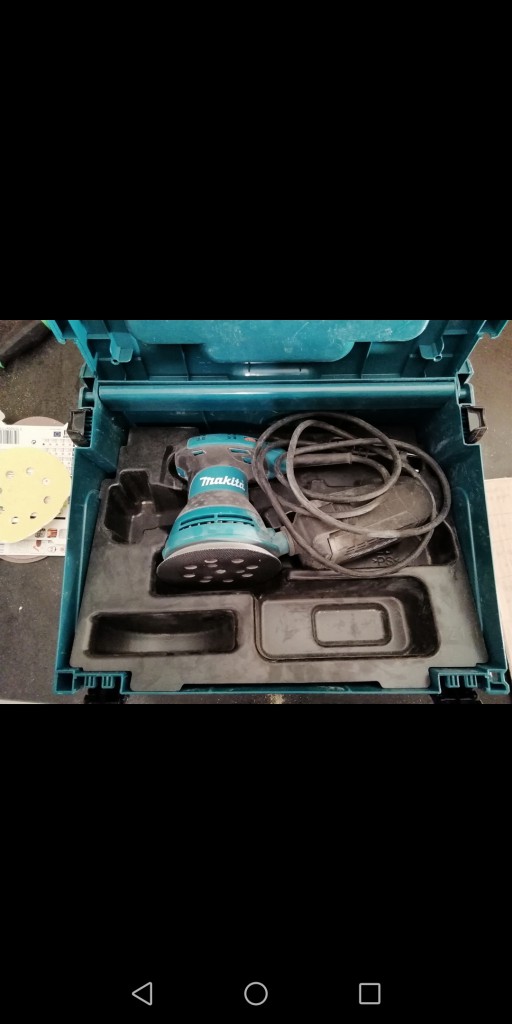 Location outil Ponceuse makita près de Angers