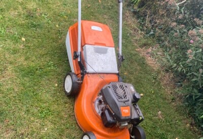 Location Tondeuse à gazon Thermique Stihl à Pouldergat