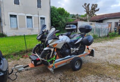 Location Remorque porte moto Moins de 750kg Autre à Val-Revermont