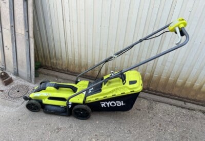 Location Tondeuse électrique Ryobi à Champlan