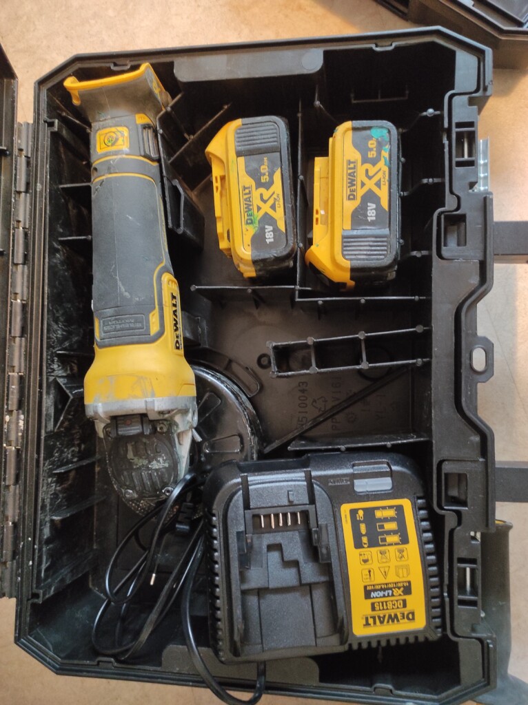 Location outil Meuleuse Dewalt près de Angers