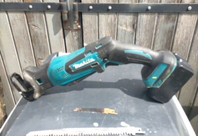 Location Scie a sabre Makita à Landevieille