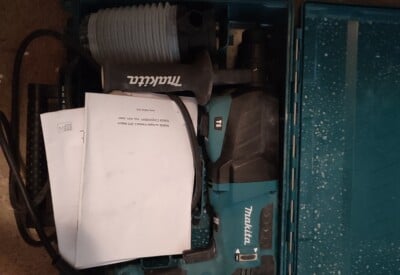 Location Burineur perforateur électrique Makita à Saint-Ciers-sur-Gironde