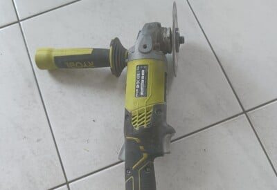 Location Meuleuse d angle sans-fil Ryobi à Andrésy