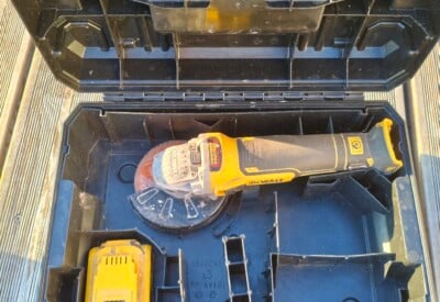 Location Meuleuse disqueuse sans-fil Dewalt à Bertric-Burée