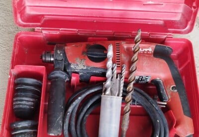 Location Perceuse à percussion électrique Hilti à Saint-Étienne-d'Orthe
