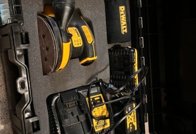 Location Ponceuse excentrique batterie Dewalt à Chambéry