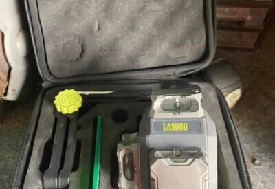 Location Niveau laser Autre à Raizeux