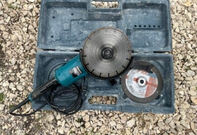 Location Meuleuse disqueuse 230mm Makita à Aigremont
