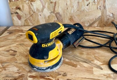 Location Ponceuse électrique Dewalt à Charly