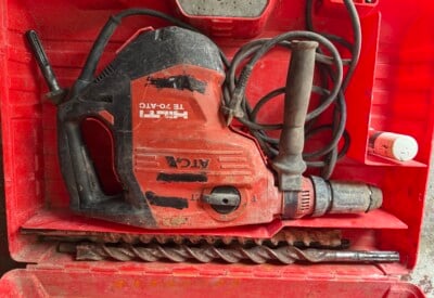 Location Marteau piqueur électrique Hilti à Auberchicourt