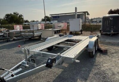 Location Remorque porte voiture Plus de 750kg Lider à Vertheuil