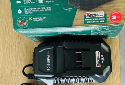 Location Chargeur de batterie Autre à Persan