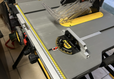 Location Scie sur table électrique Dewalt à Bauvin