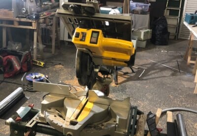 Location Déligneuse combiné coupe onglet ou droite Dewalt à Saint-Laurent-sur-Sèvre
